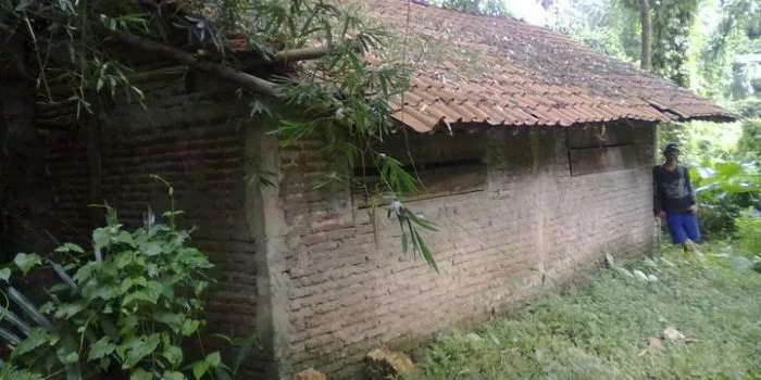 Salah satu situs Makam Dawa yang terkait erat cerita tutur Galuh Timur