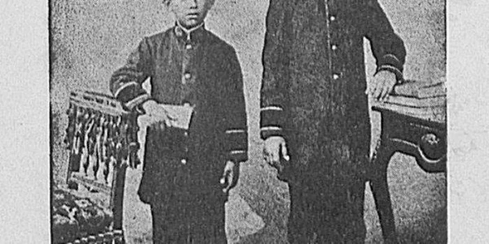 Dua pelajar dari Jawa di Istanbul, tahun 1900. Sumber: Laman Facebook Ottoman Imperial Archives