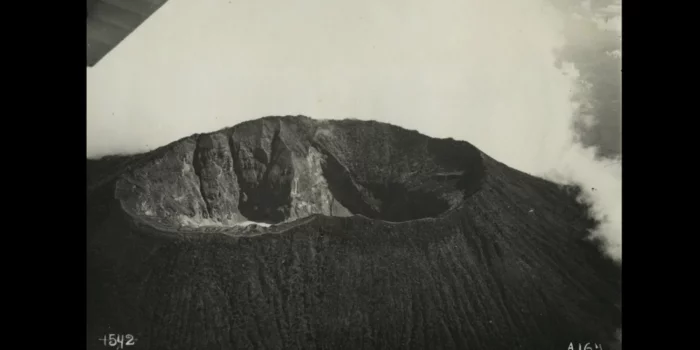Kawah Gunung Ciremai tahun 1928 (KITLV)