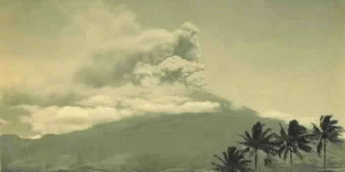 Erupsi Gunung Ciremai tahun 1937-1938 Foto: Dishut Jabar dan KITLV