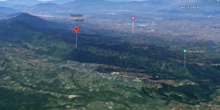 Sesar Lembang yang membentang 29 km dari Batu Lonceng sampai Padalarang.