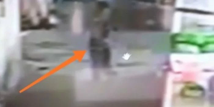 64772 tangkapan layar video cctv diduga merekam penampakan tuyul di pasar karanganyar kabupaten kebumen