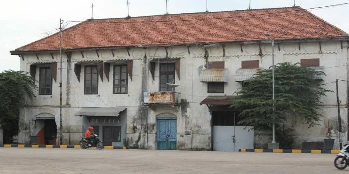 gedung tua pelabuhan cirebon