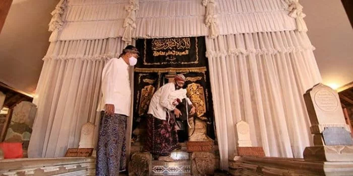 BUKA LUWUR1