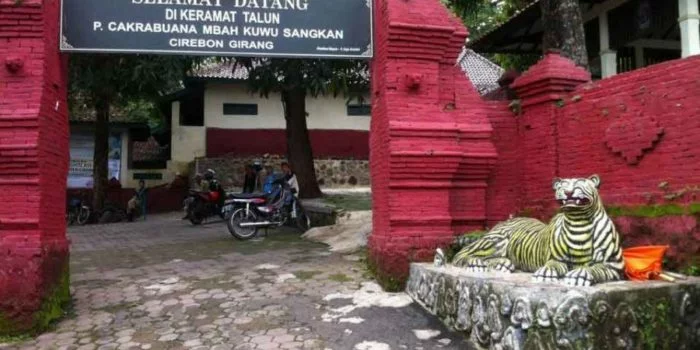 makam mbah kuwu scaled 1