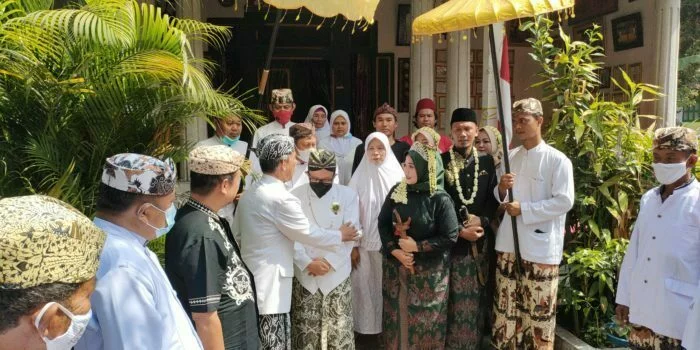 Hadiri Ngunjung Adat, Sultan Sepuh Aloeda II Ajak Masyarakat Mertasinga Terus Hidupkan Kearifan Lokal 1 IMG20211001135908 BURST000 COVER