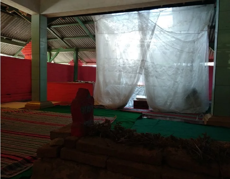 4Makam Kyai Muqoyyim Buntet