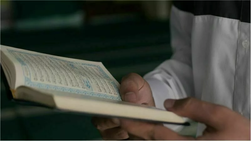 Keutamaan Surat Al Kahfi di Malam Jumat