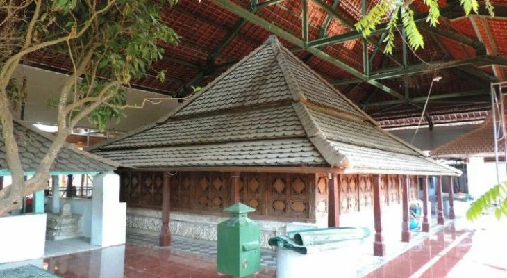 Makam Sunan Giri 730x400 1