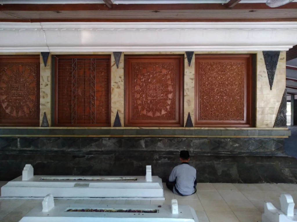 Makam Sunan Kalijaga.jpg