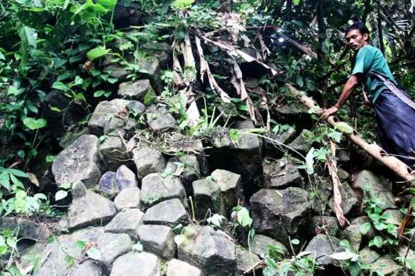 Situs Gunung Padang Cilacap
