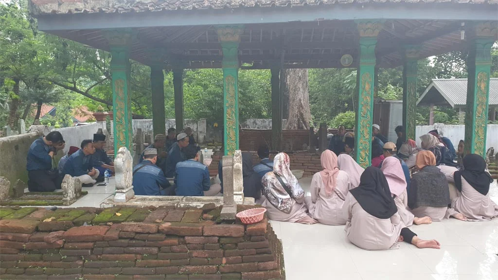 Syekh Tolhah Kali Sapu Cirebon 3.jpg
