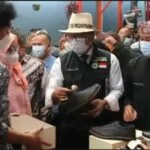 gubernur jabar ridwan kamil melihat pameran industri kecil menengah 221025195301 299