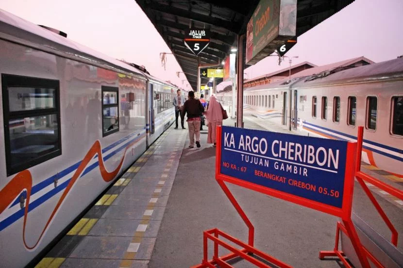 pt kai daop 3 cirebon kembali mengoperasikan ka argo 210902173233 737