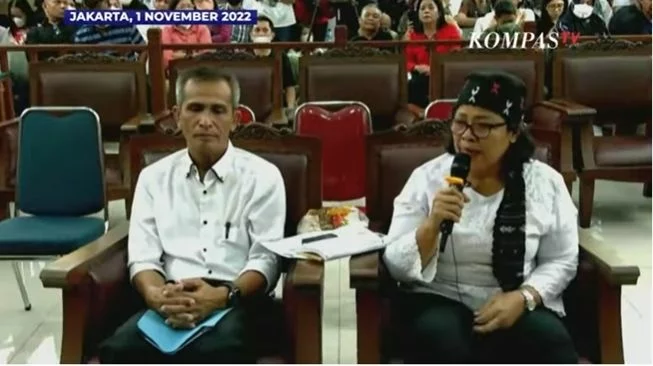 77235 orang tua brigadir j samuel hutabarat rosti simanjuntak sidang ferdy sambo putri candrawathi