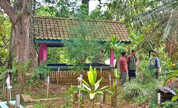 Sebuah makam keramat terancam terlintasi proyek Jalan Tol Jogja Bawen