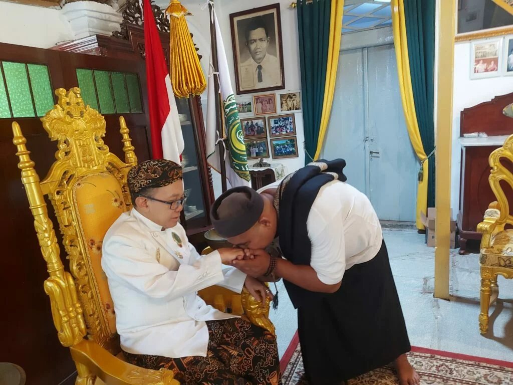 Pegiat Media Sosial asal Cirebon, Subagja Minta Maaf ke Sultan Sepuh Aloeda II di Keraton Kasepuhan 1 WhatsApp Image 2022 11 02 at 19.14.39