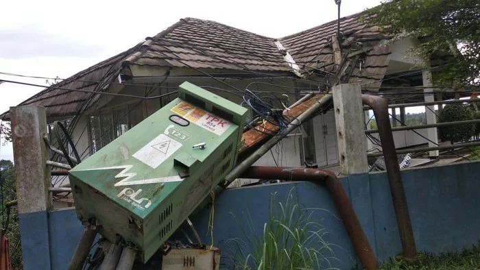 foto foto tiang listrik roboh imbas gempa di cianjur 2 169 1