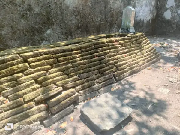 Makam keramat di Pabrik Gula Karang Suwung, Cirebon
