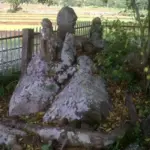 Susunan batu yang diyakini sebagai artefak dan bagian sejarah dari Kerajaan Indraprahasta di Kecamatan Talun,
