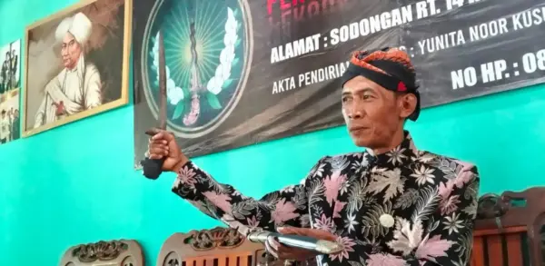 Pusaka peninggalan Pangeran Gus Farid keturunan Pangeran Diponegoro masih menyimpan pusaka yang tersimpan di P