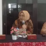 Kepala Dinas Perpustakaan dan Kearsipan Kota Cirebon adalah Gunawan, ATD., DEA,. (kiri), Bunda Literasi Kota C